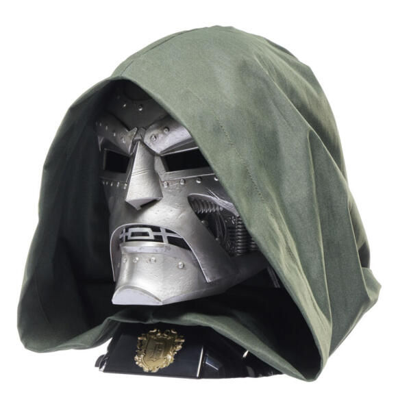 Casco premium Doctor Doom Marvel Legends - Imagen 3